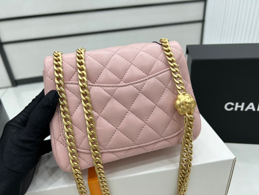 CC SMALL 17 FLAP BAG IN LIGHT PINK CALFSKIN GOLD HARDWARE