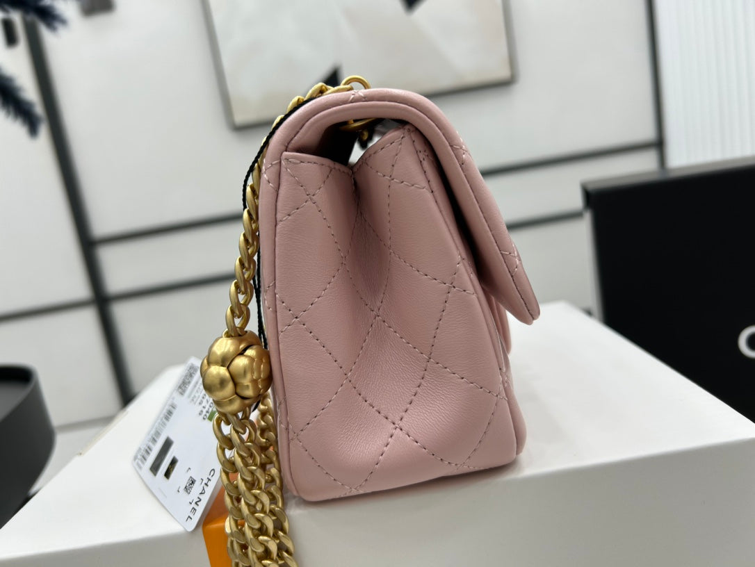 CC SMALL 17 FLAP BAG IN LIGHT PINK CALFSKIN GOLD HARDWARE