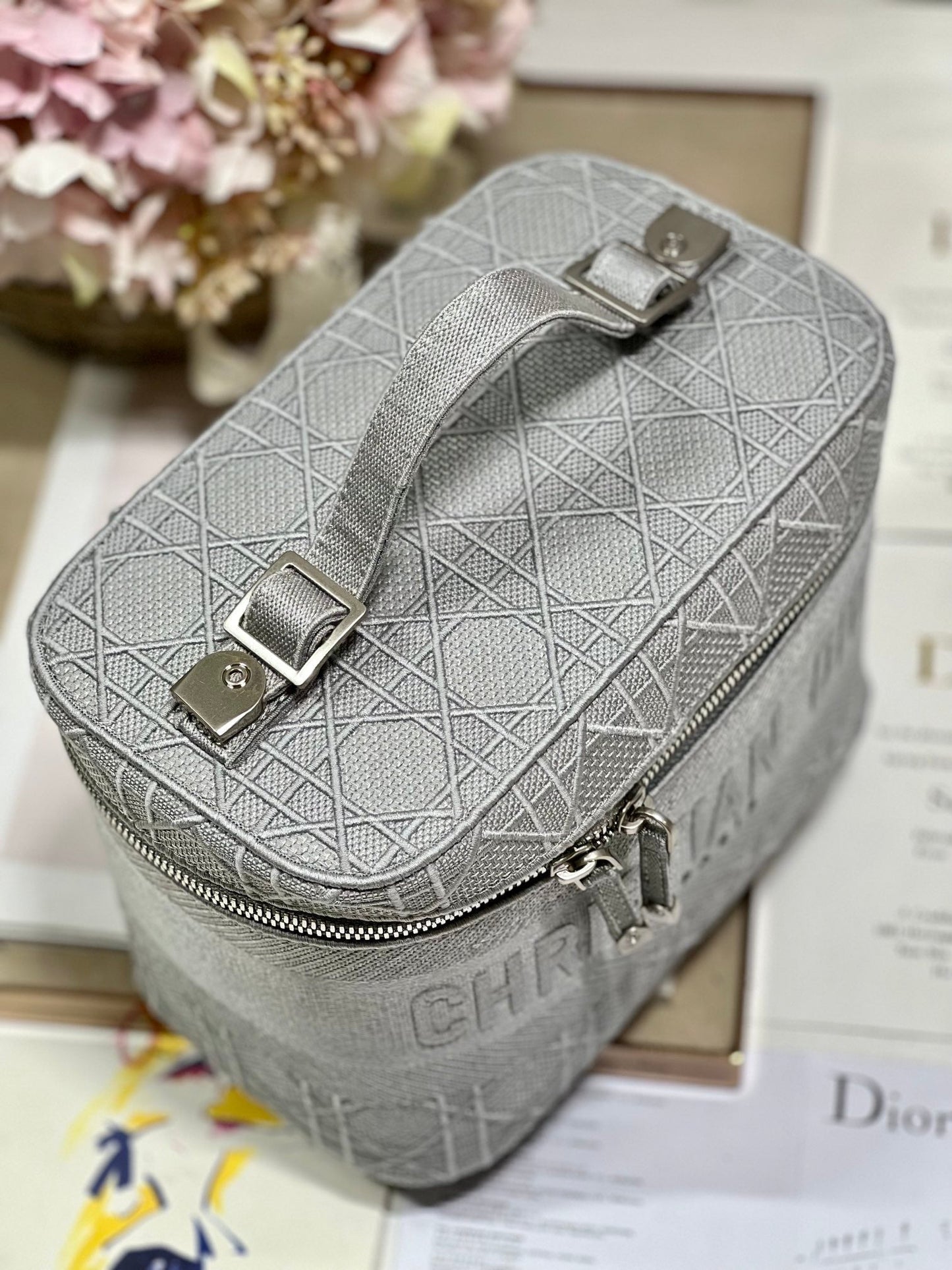 SMALL 25 TRAVEL VANITY CASE WITH SHOULDER STRAP DOVE GRAY