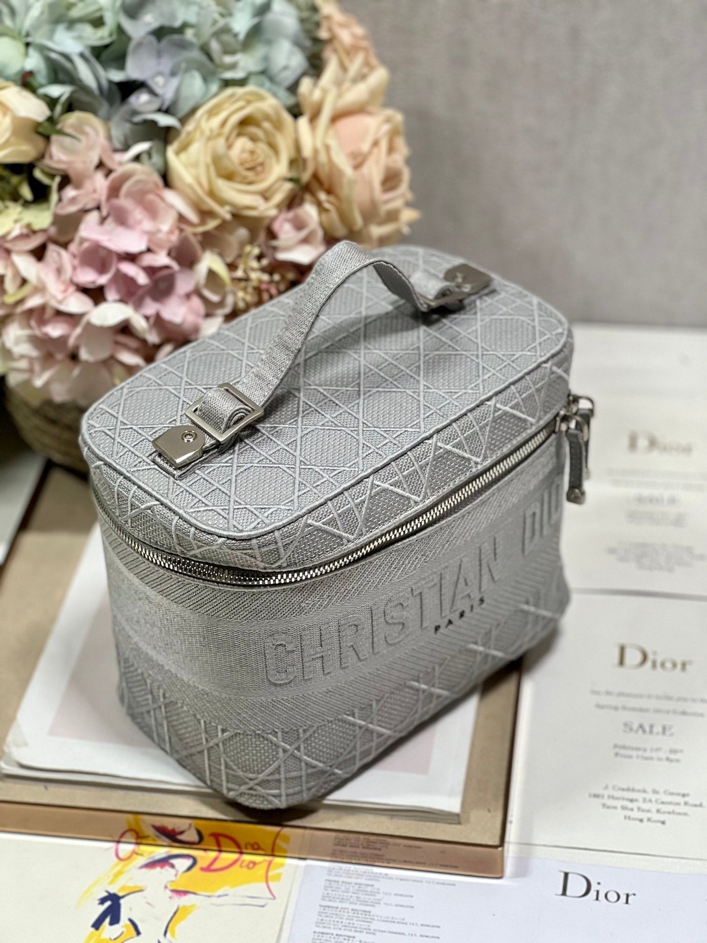 SMALL 25 TRAVEL VANITY CASE WITH SHOULDER STRAP DOVE GRAY