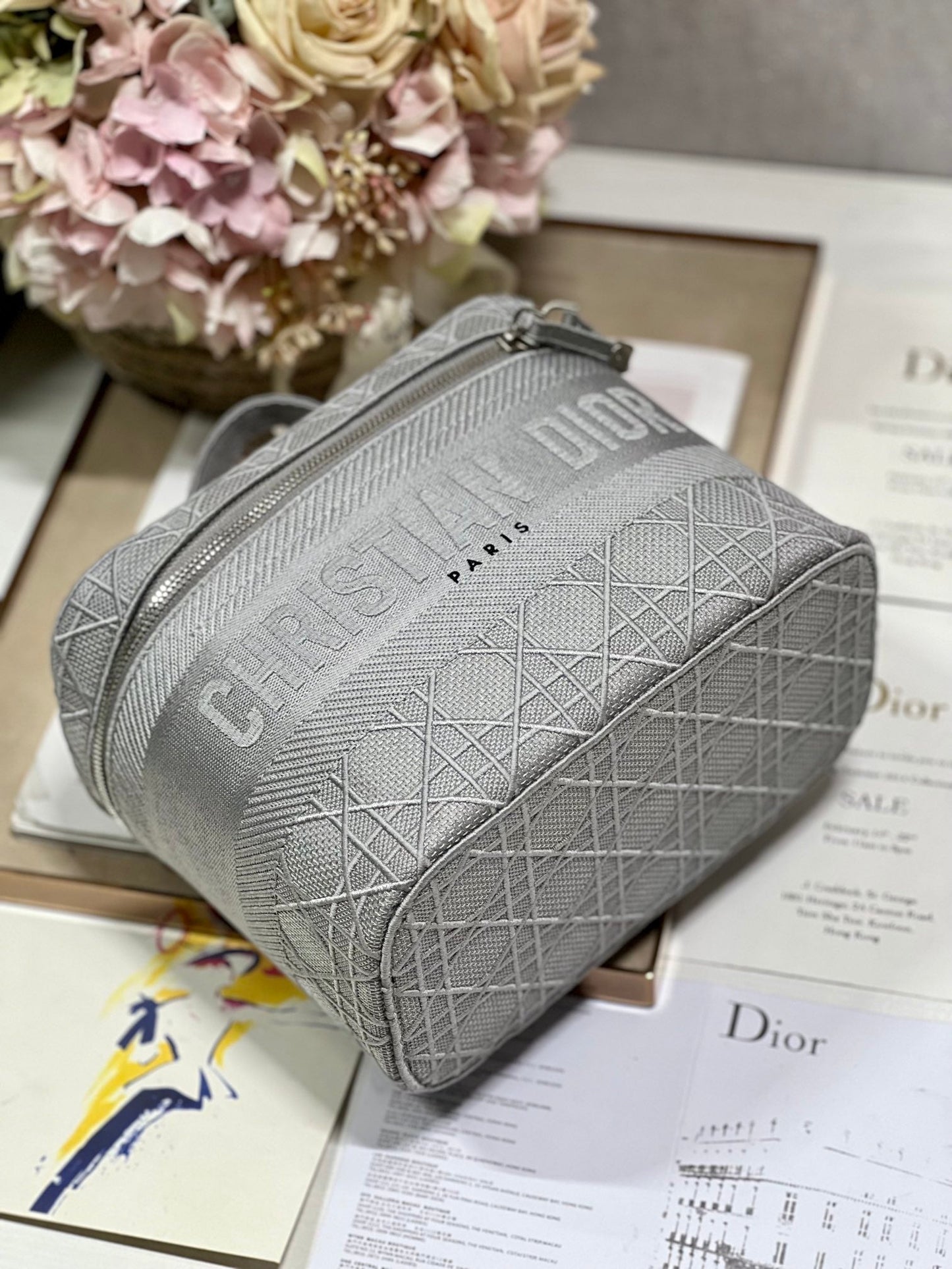 SMALL 25 TRAVEL VANITY CASE WITH SHOULDER STRAP DOVE GRAY