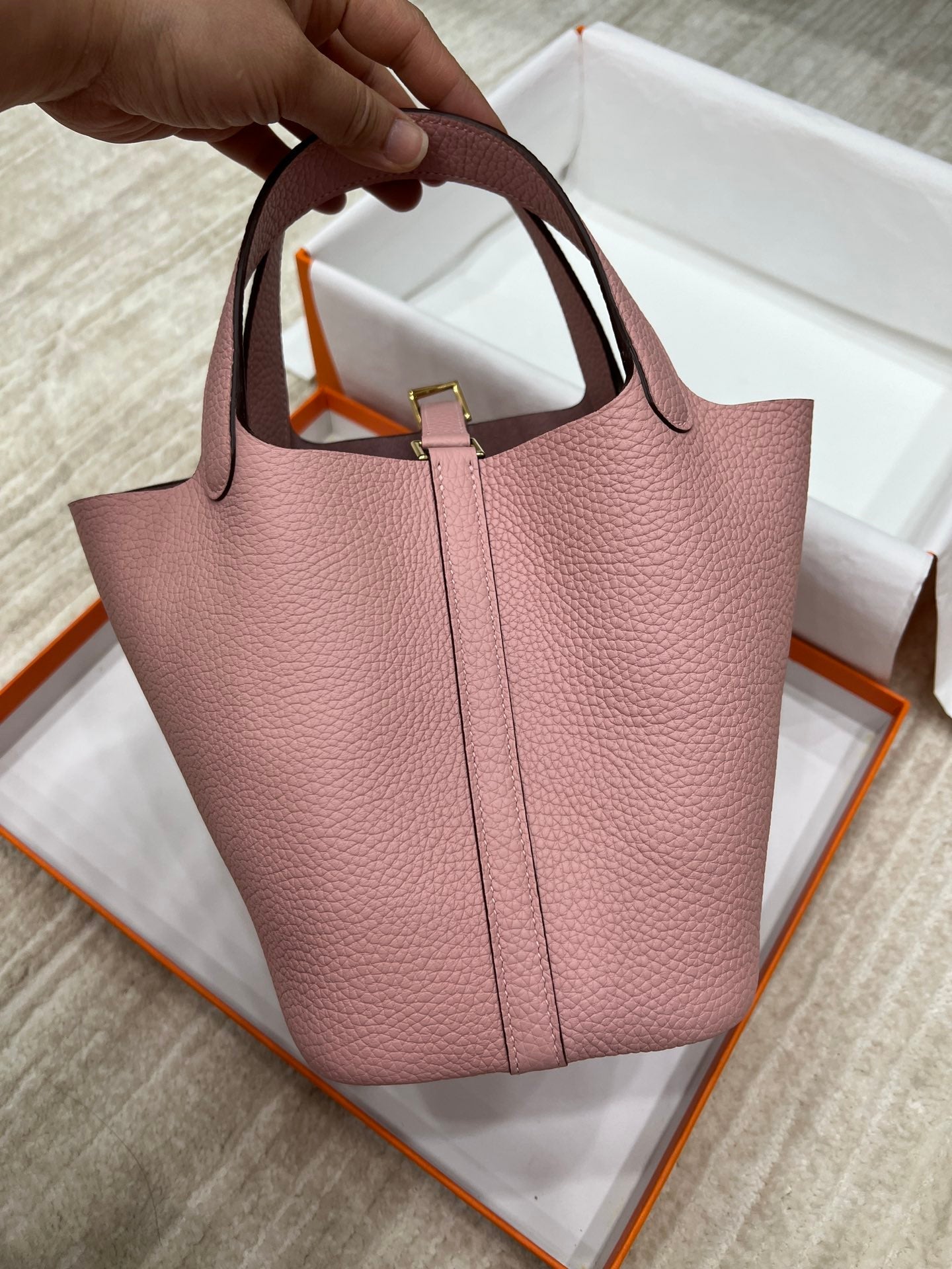 HM PICOTIN LOCK 18 BABY PINK CALFSKIN