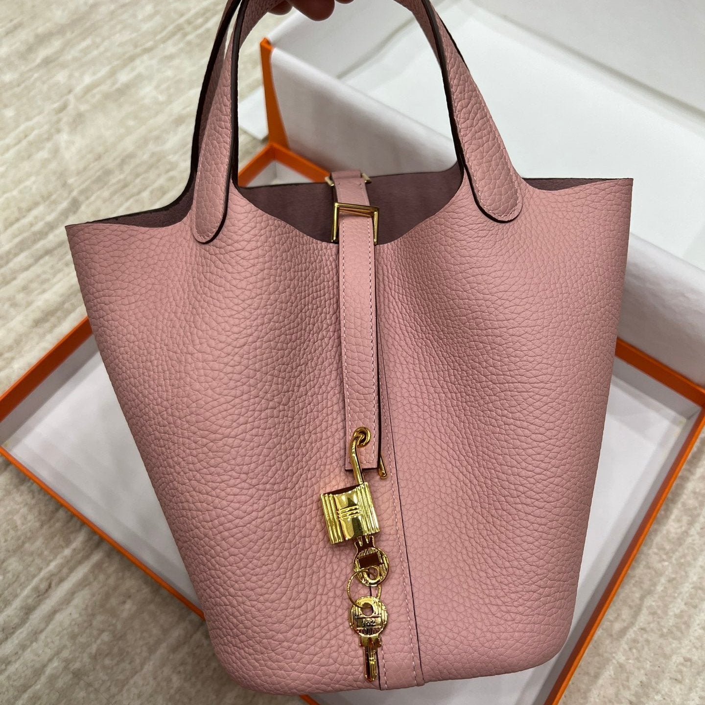 HM PICOTIN LOCK 18 BABY PINK CALFSKIN