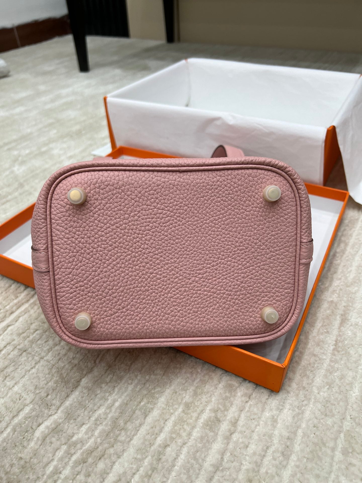 HM PICOTIN LOCK 18 BABY PINK CALFSKIN