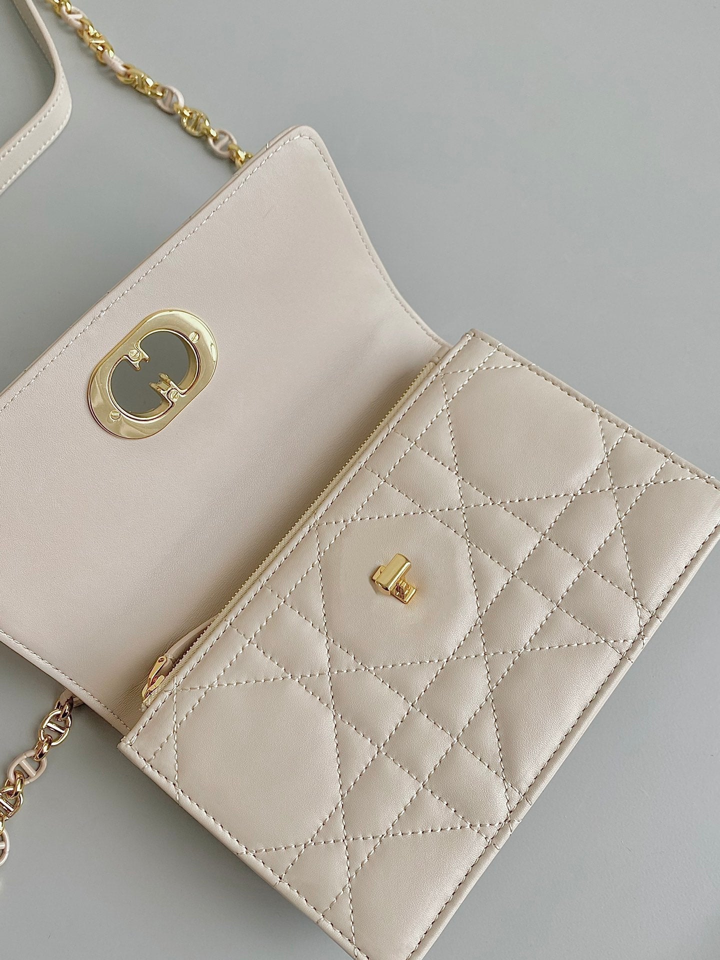 MINI CHAIN BAG 17 IN BEIGE CALFSKIN