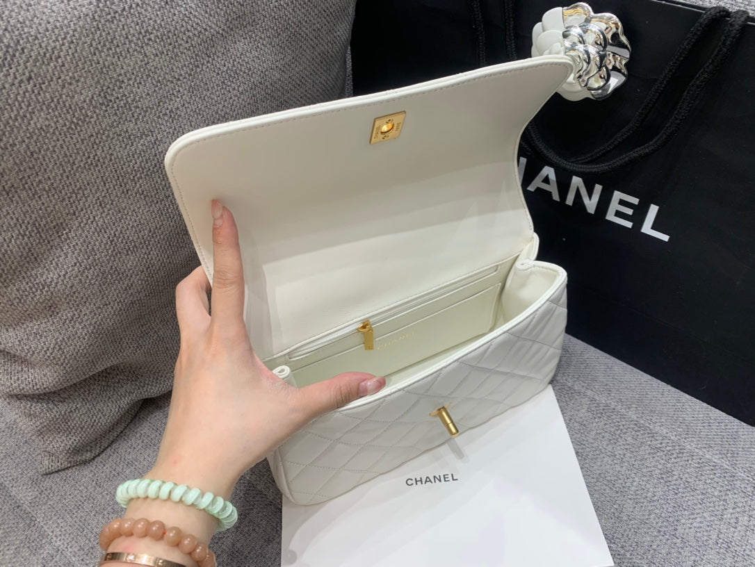 SMALL FLAP BAG 24CM TOP HANDLE WHITE LAMBSKIN GOLD HARDWARE