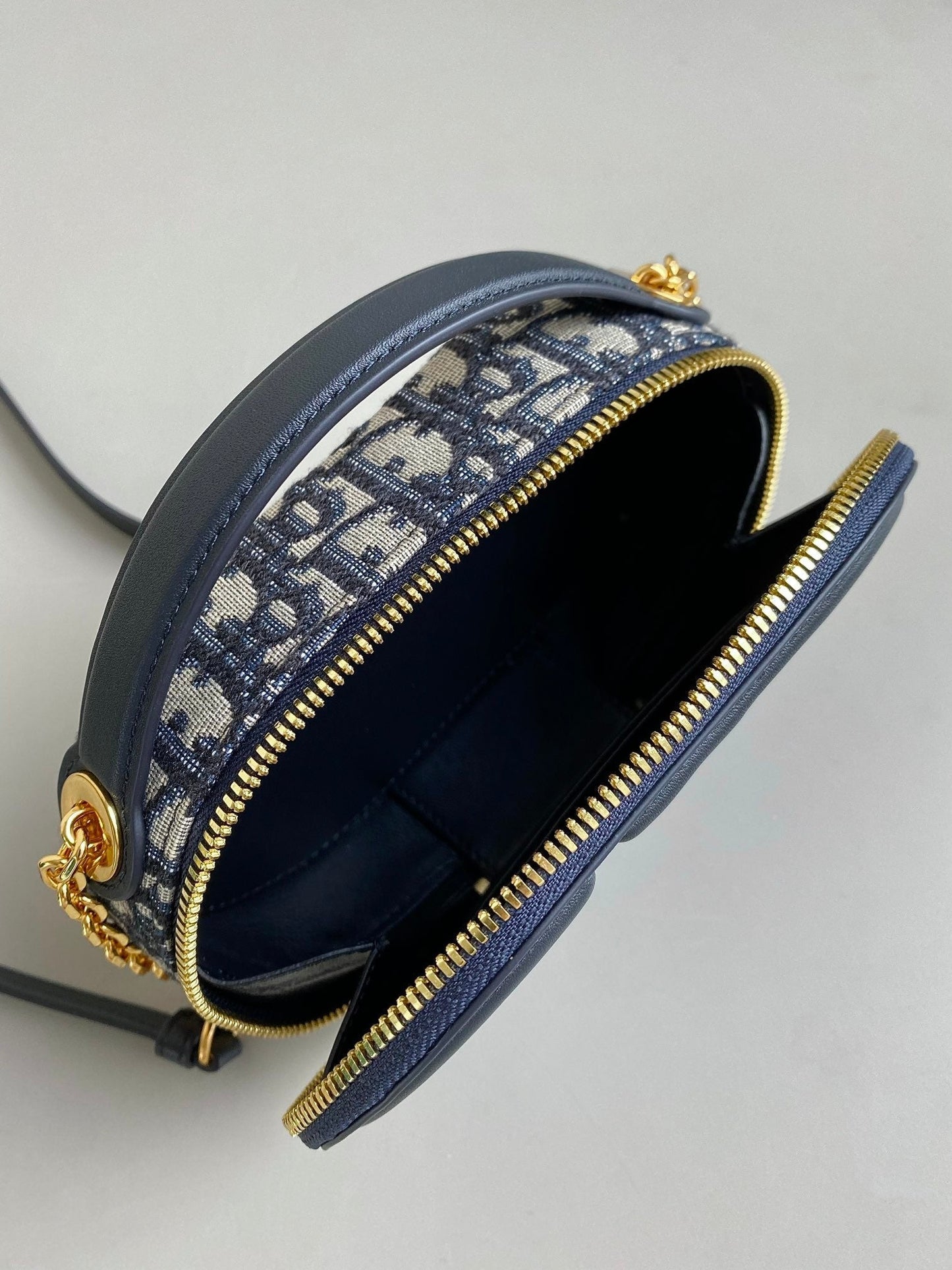 SIGNATURE 18 OVAL BAG IN BLUE OBLIQUE JACQUARD