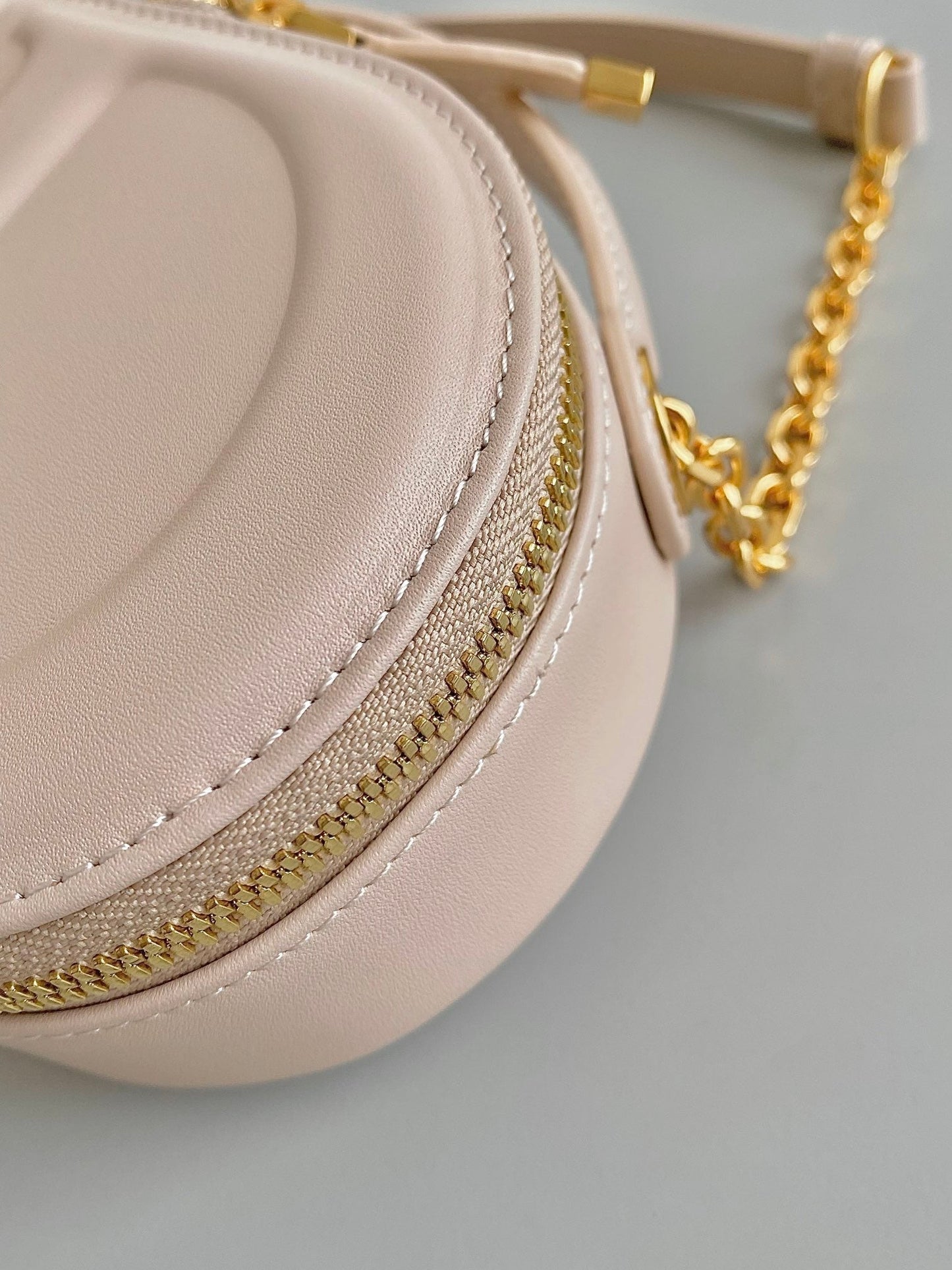 SIGNATURE 18 OVAL BAG IN BEIGE CALFSKIN