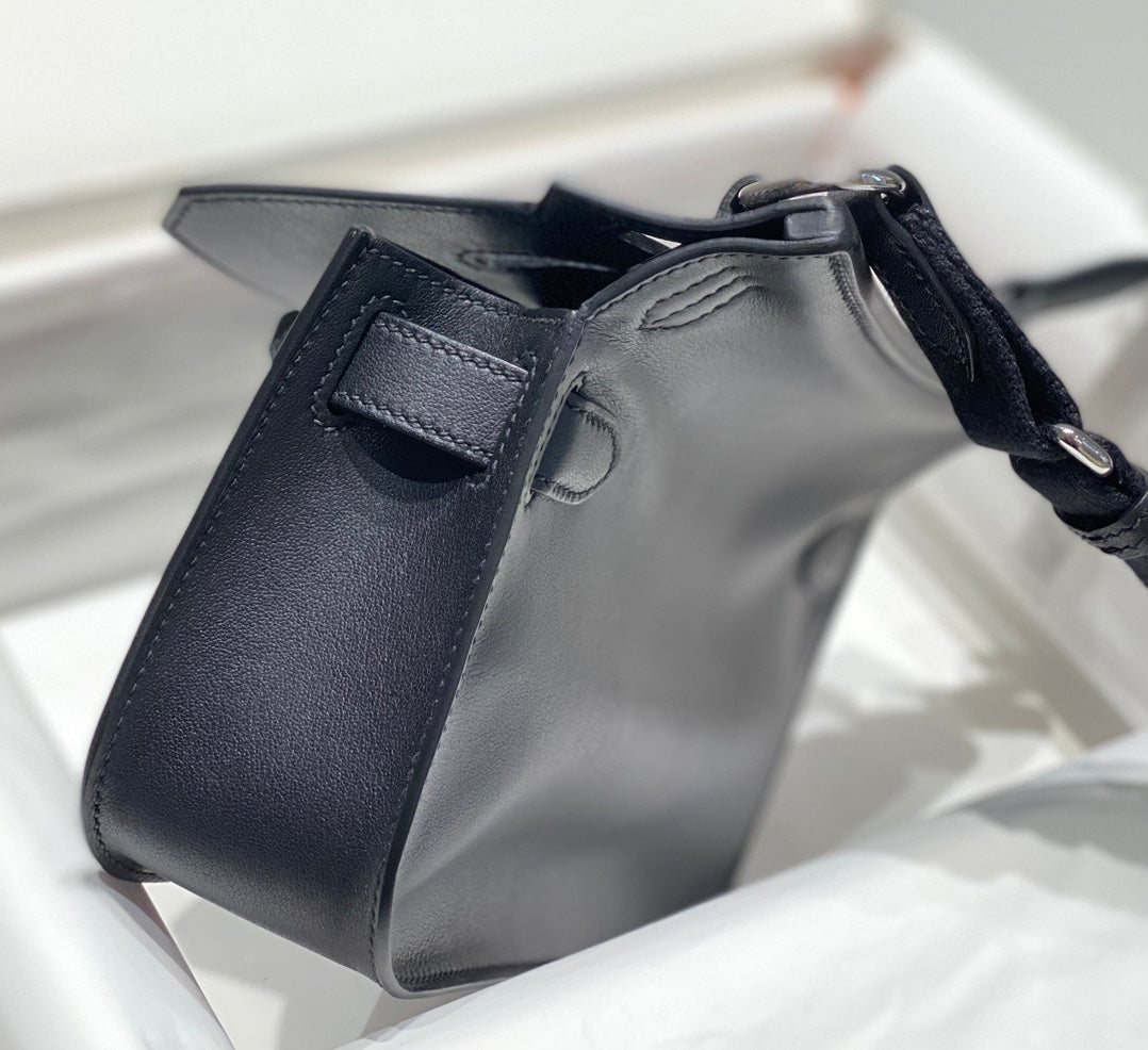 HM JYPSIÈRE MINI 23 BLACK CALFSKIN SILVER HARDWARE