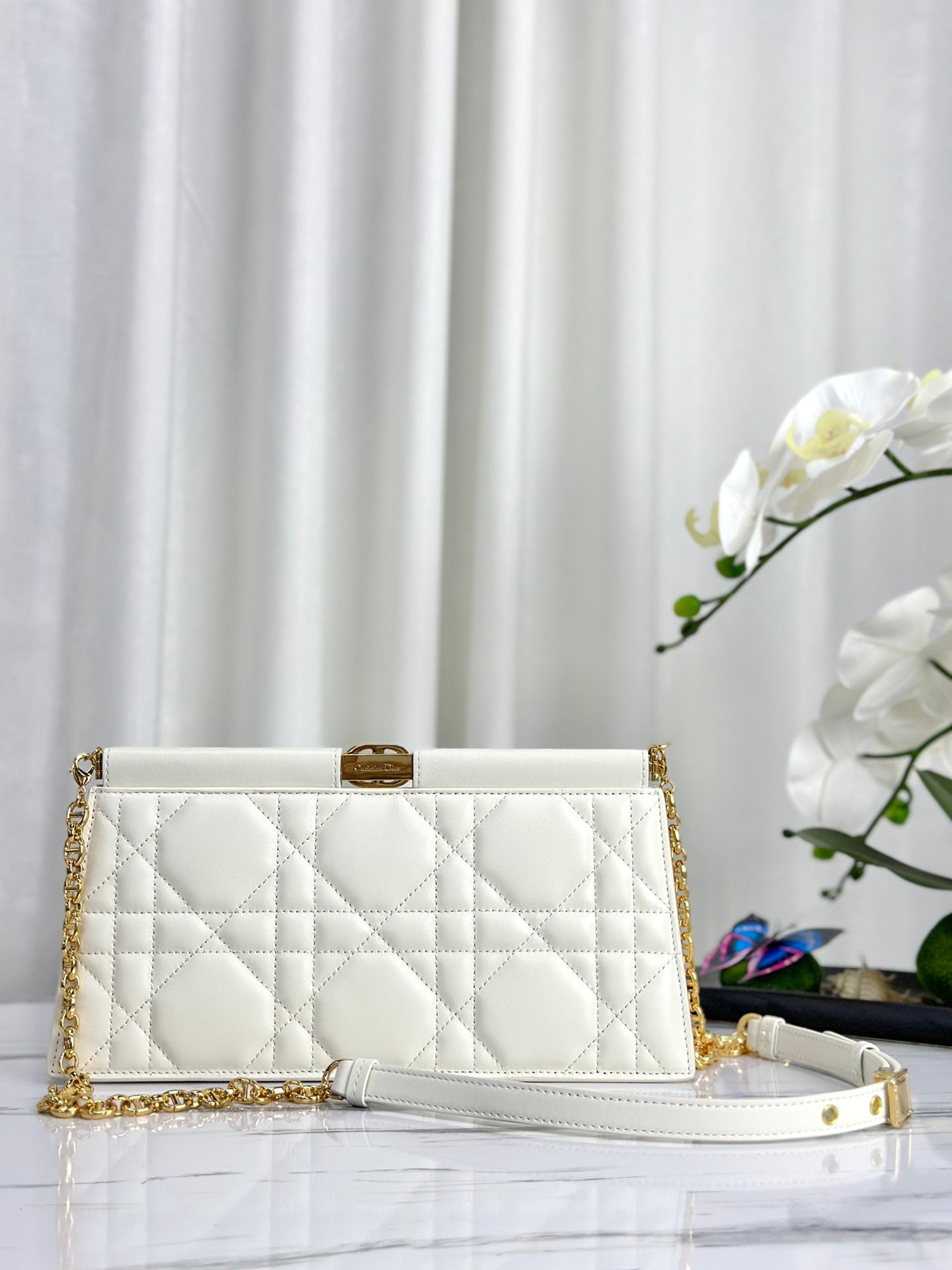 CHAIN CLUTCH 27 BAG IN WHITE LAMBSKIN