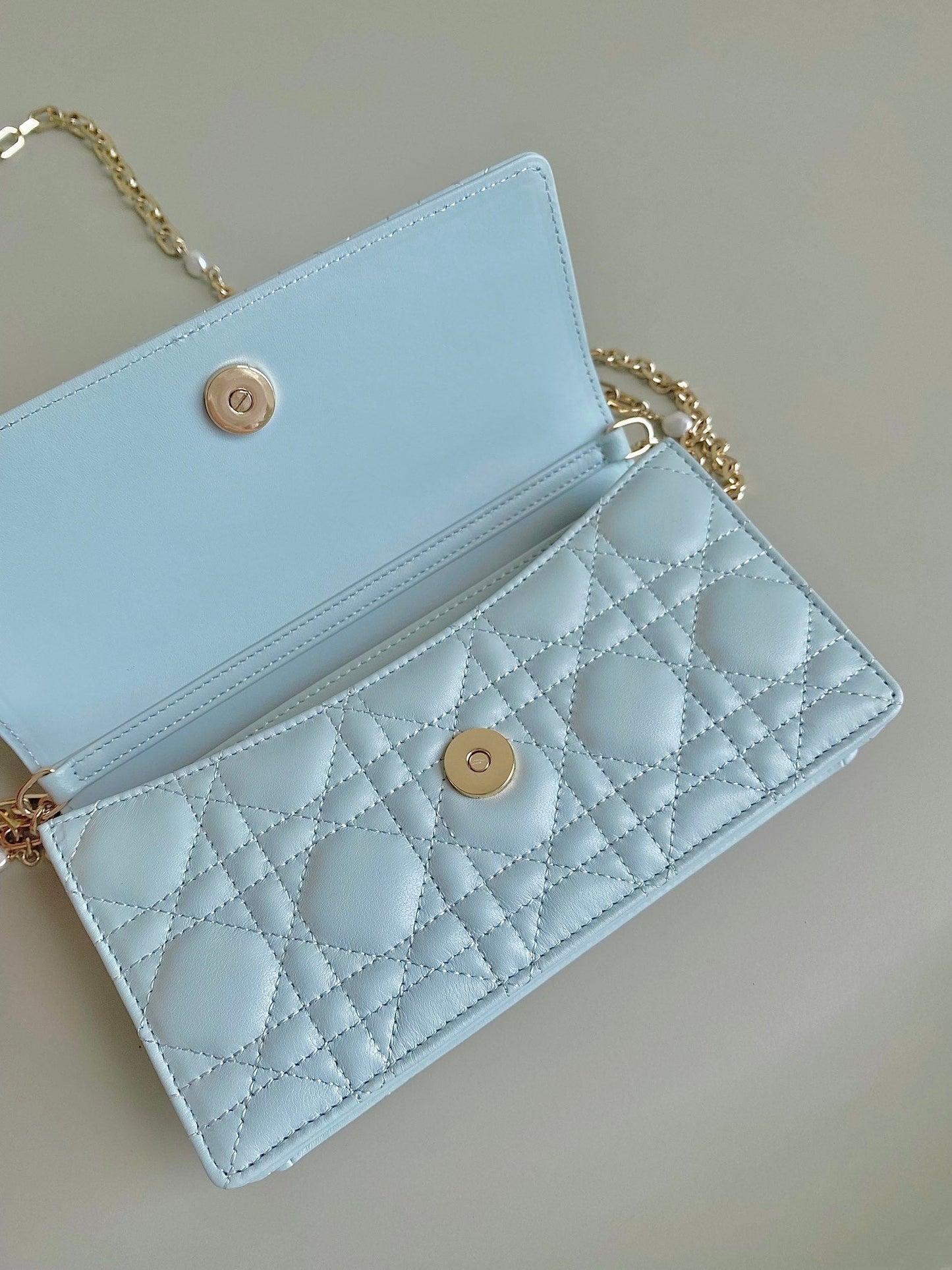 LADY 21 CHAIN BAG IN LIGHT BLUE LAMBSKIN