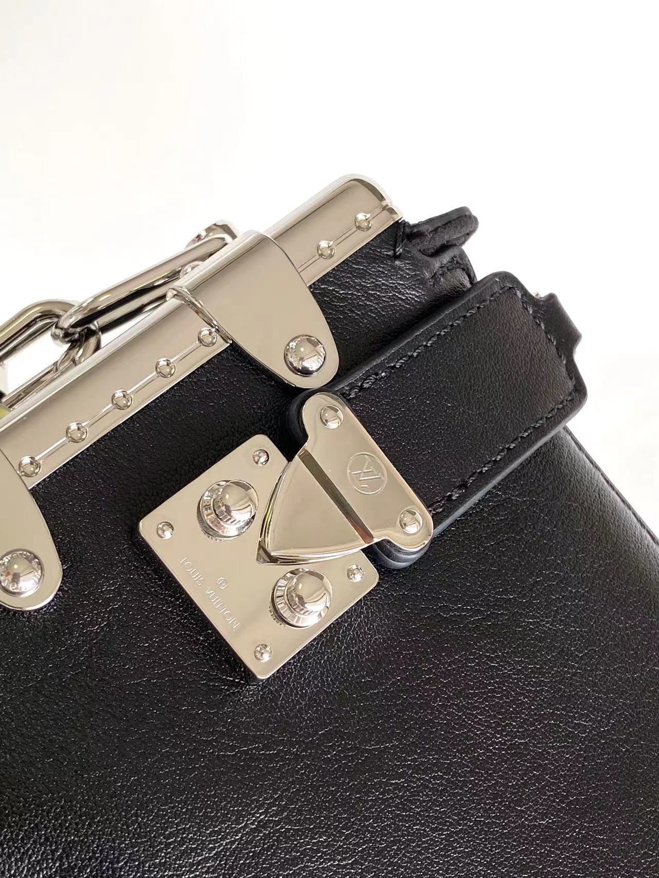 SLIM TRUNK 23 IN BLACK CALFSKIN SILVER HARDWARE