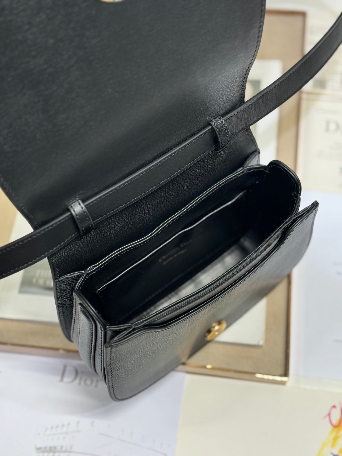 SMALL 19 MONTAIGNE AVENUE TOP HANDLE BAG BLACK SMOOTH CALFSKIN