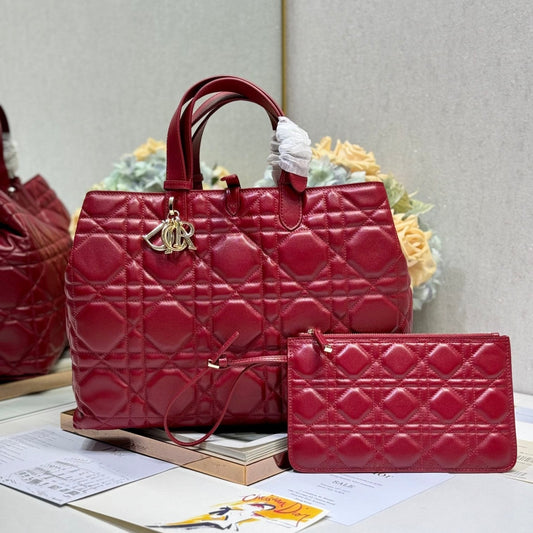 MEDIUM 37 TOUJOURS BAG IN RUBY RED MACROCANNAGE LAMBSKIN