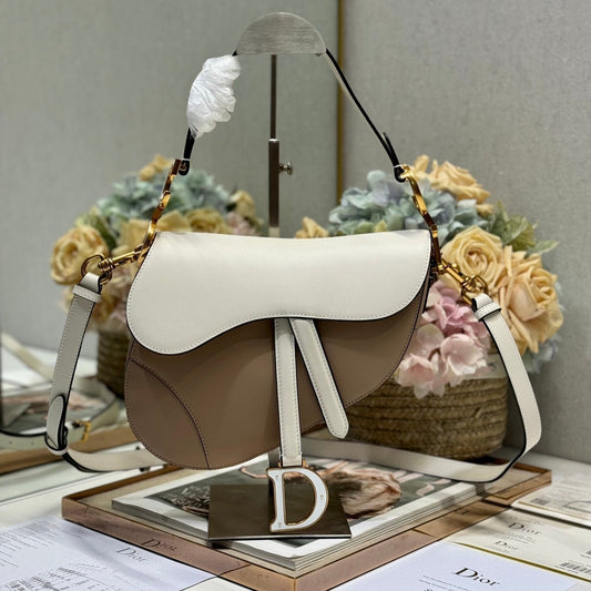 SADDLE BAG 25 WITH STRAP LATTE WHITE MIX MEDIUM BROWN GRAINED CALFSKIN