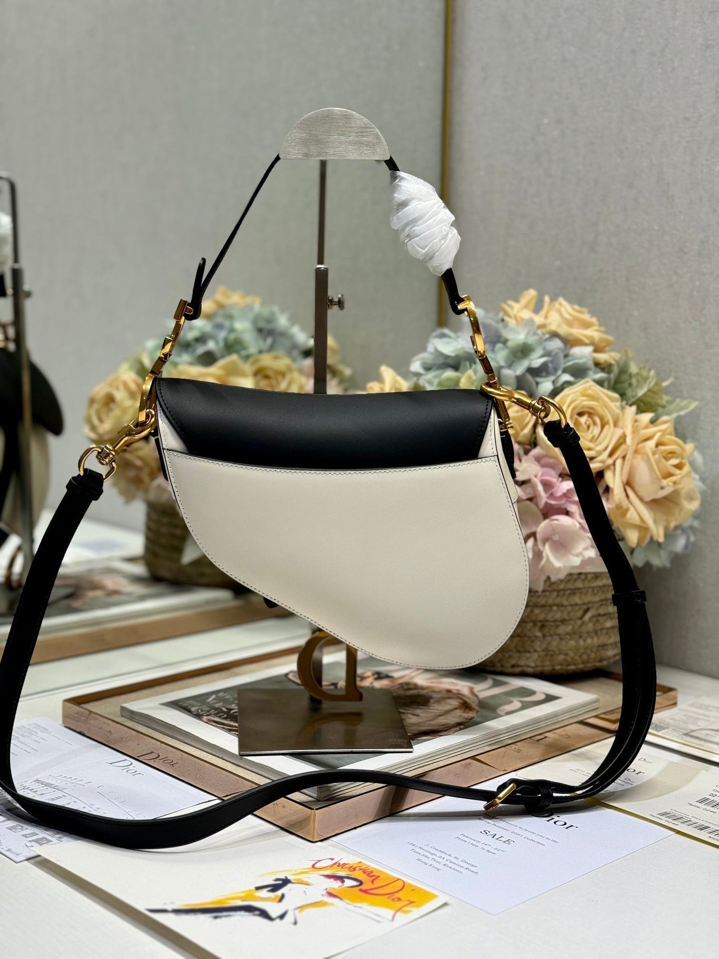 SADDLE BAG 25 WITH STRAP LATTE BLACK MIX WHITE GRAINED CALFSKIN