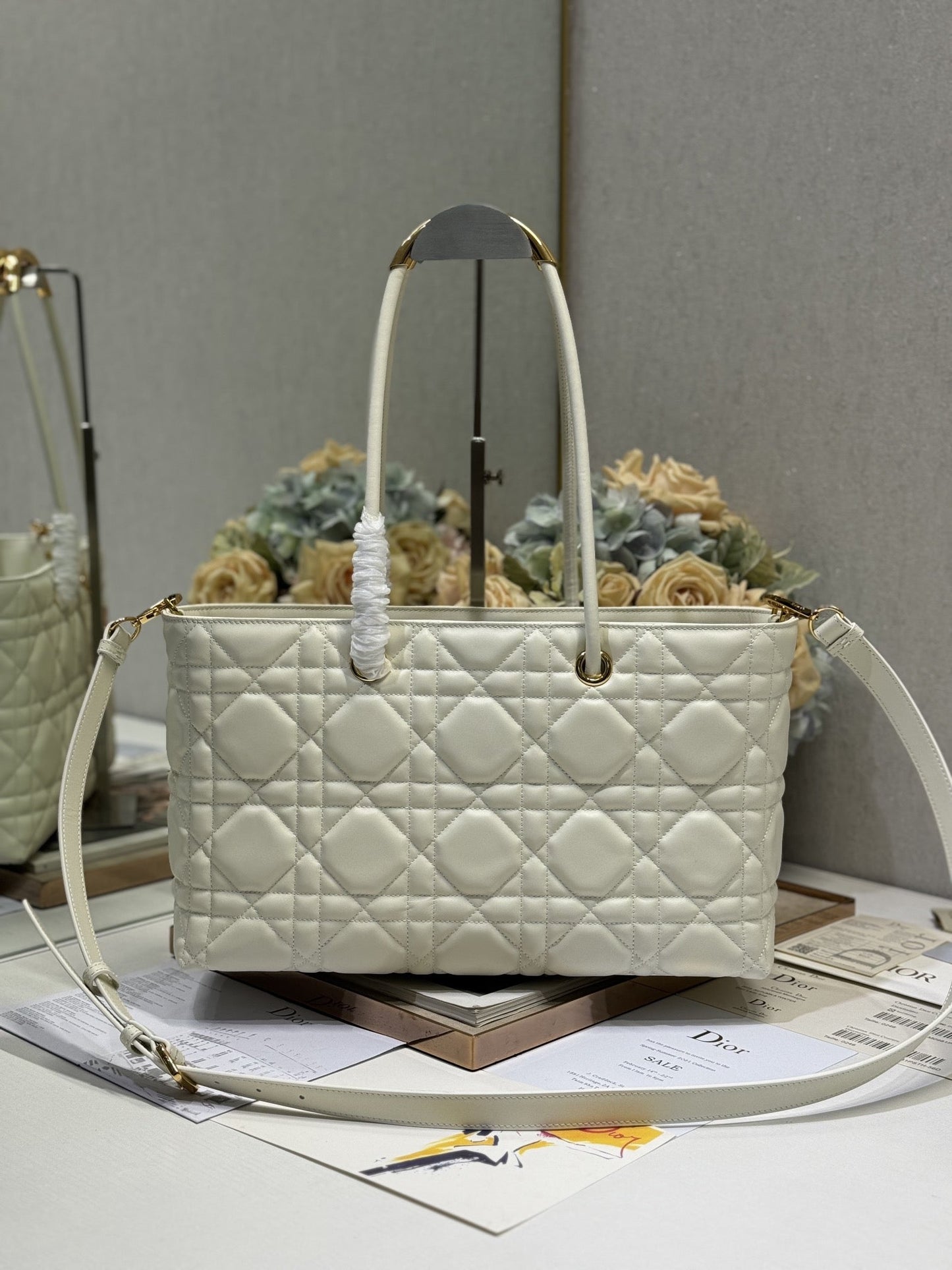 MEDIUM 37 TOUJOURS BAG IN WHITE MACROCANNAGE LAMBSKIN