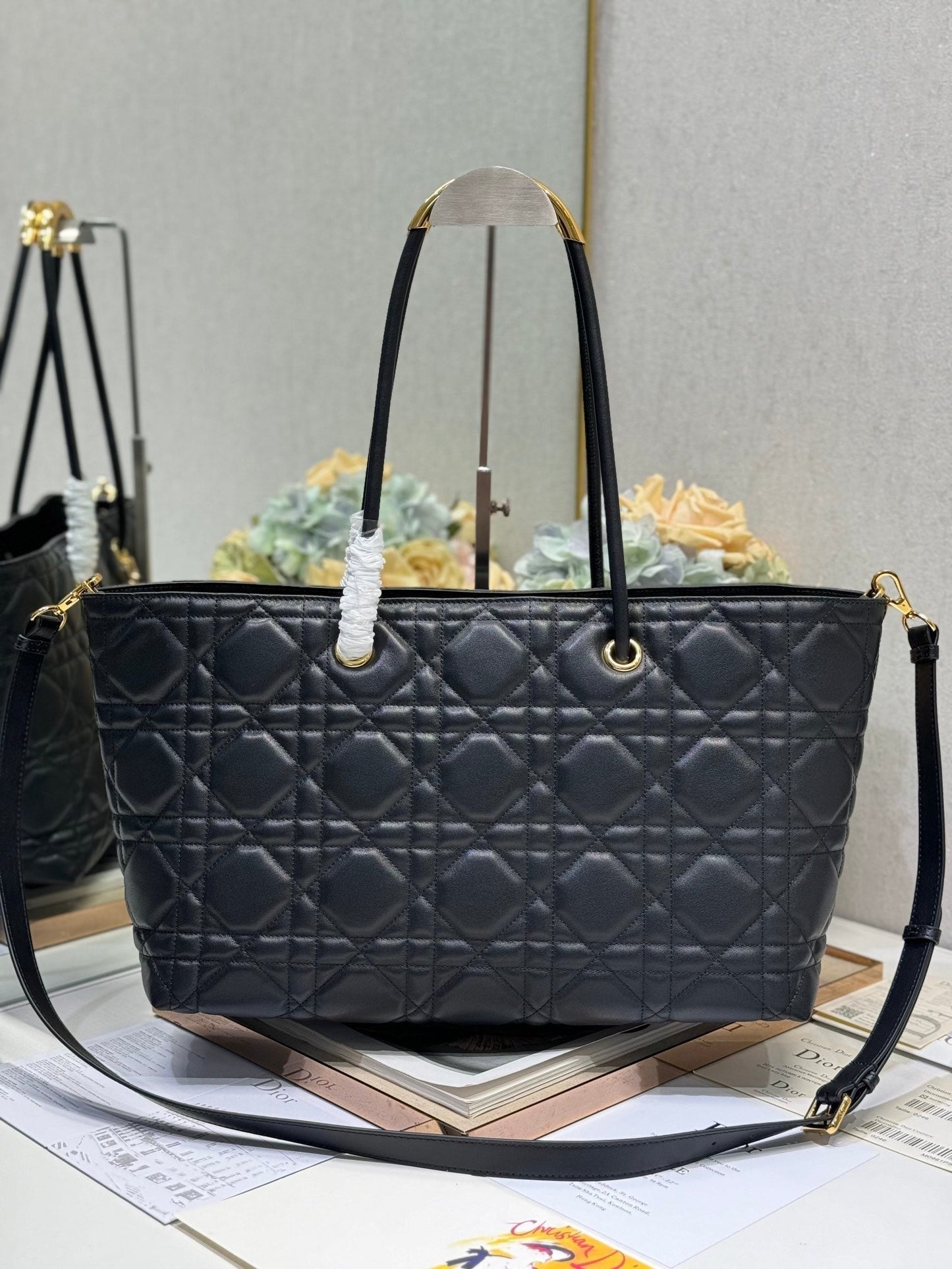 LARGE 41 TOUJOURS BAG IN BLACK MACROCANNAGE LAMBSKIN 221056