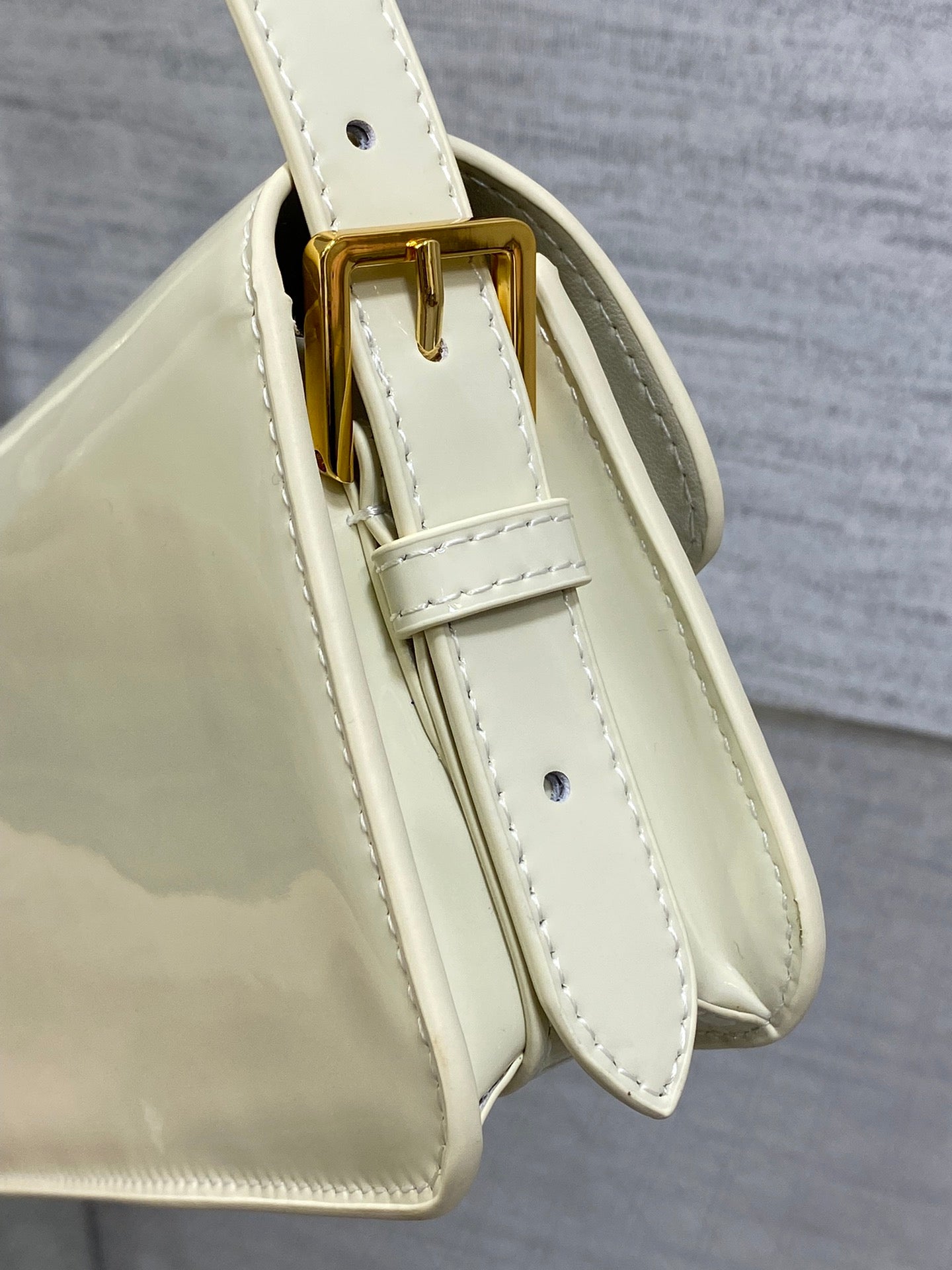 FLAP BAG 18 IN WHITE PATENT CALFSKIN