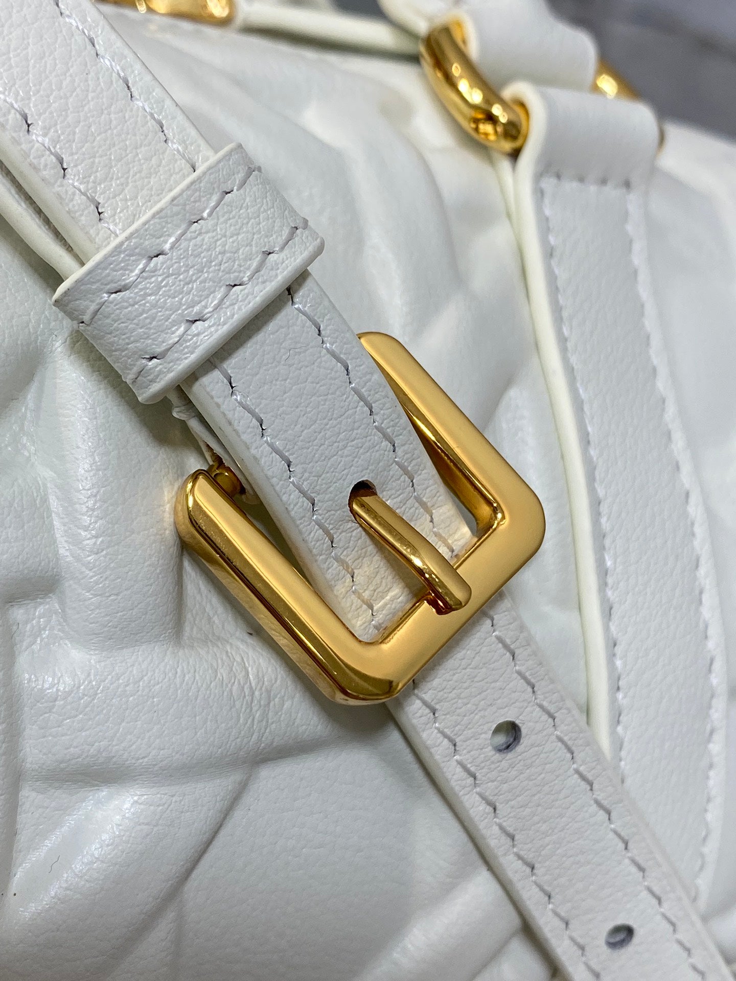 GROOVE 17 BAG IN WHITE MACROCANNAGE CALFSKIN WITH GOLD HARDWARE