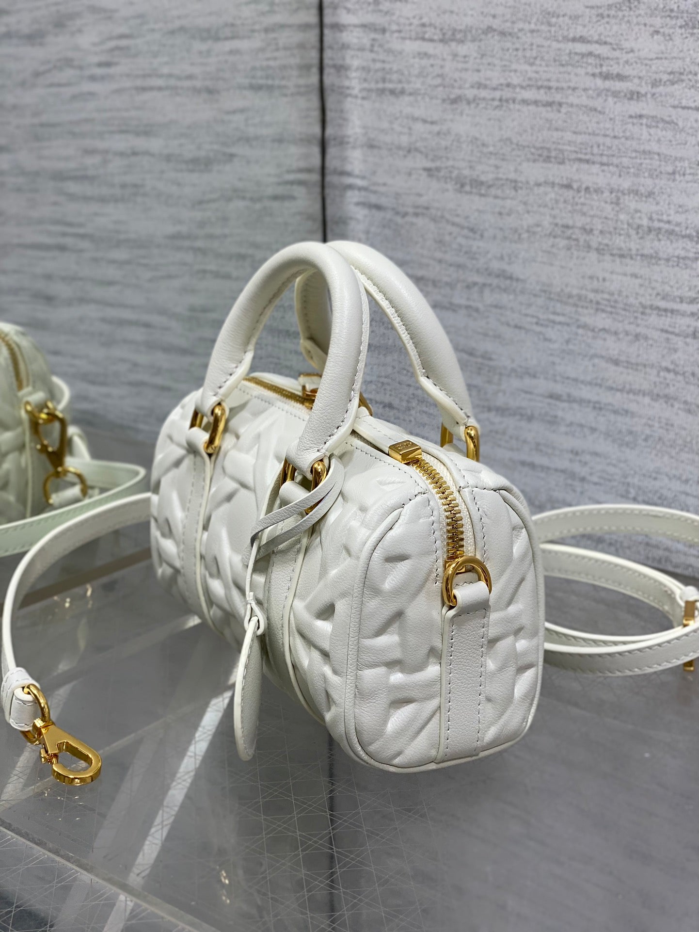 GROOVE 17 BAG IN WHITE MACROCANNAGE CALFSKIN WITH GOLD HARDWARE