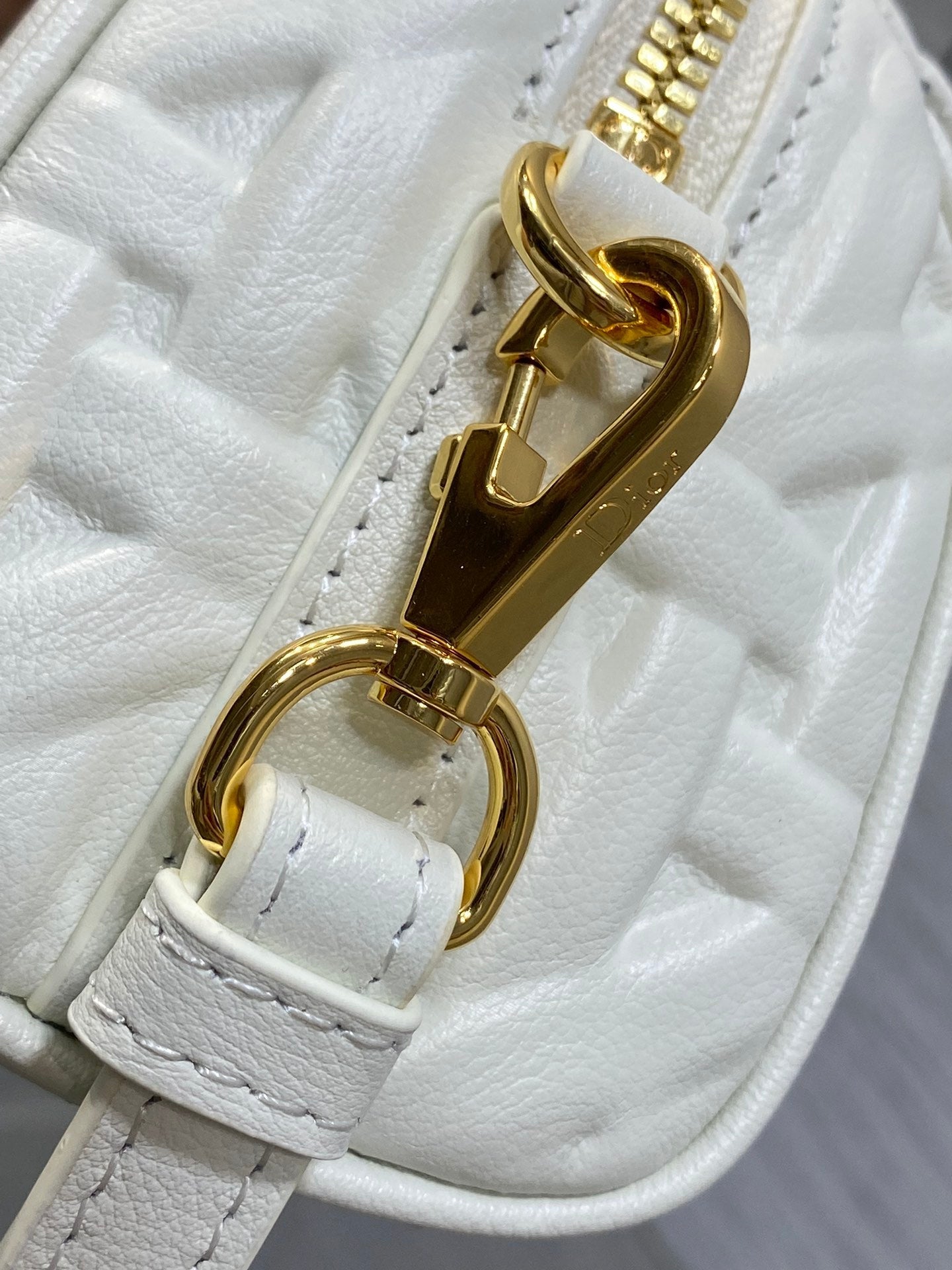 GROOVE 17 BAG IN WHITE MACROCANNAGE CALFSKIN WITH GOLD HARDWARE