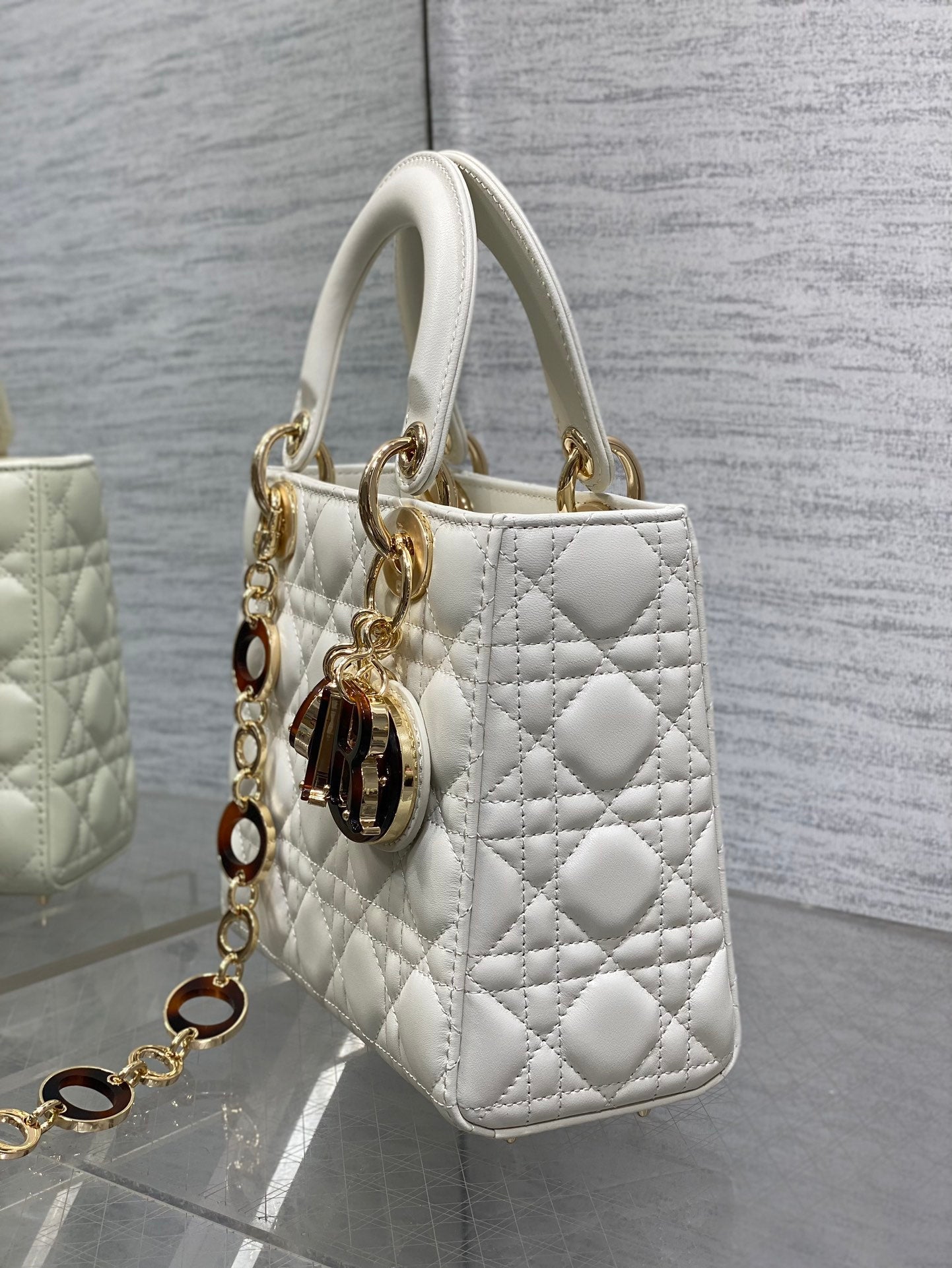 SMALL 20 LADY BAG IN WHITE MACROCANNAGE LAMBSKIN WITH GOLD HARDWARE