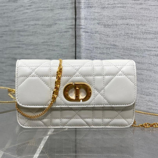 MONTAIGNE AVENUE MINI 19 BAG IN WHITE CALFSKIN WITH GOLD HARDWARE