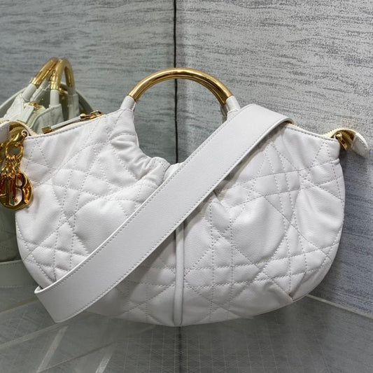 WALK IN PURSE 36 BAG WHITE LAMBSKIN WITH GOLD HARDWARE