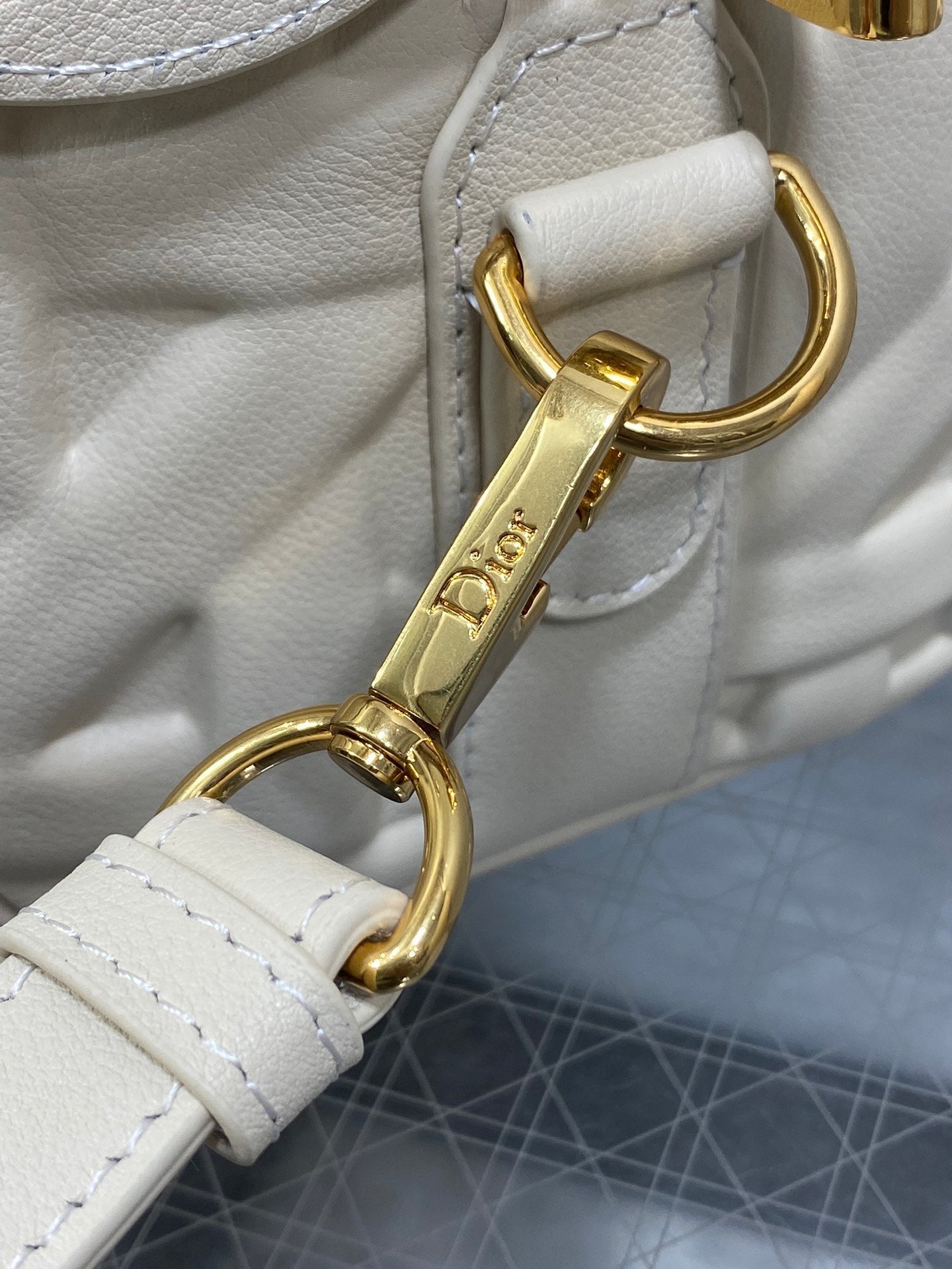 GROOVE 20 BAG IN WHITE CREAM MACROCANNAGE CALFSKIN WITH GOLD HARDWARE