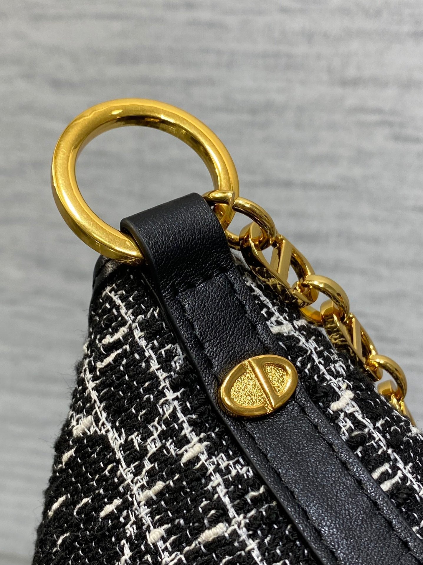 STAR HOBO 28 BAG WITH CHAIN BLACK MIX WHITE CANNAGE TWEED WITH GOLD HARDWARE