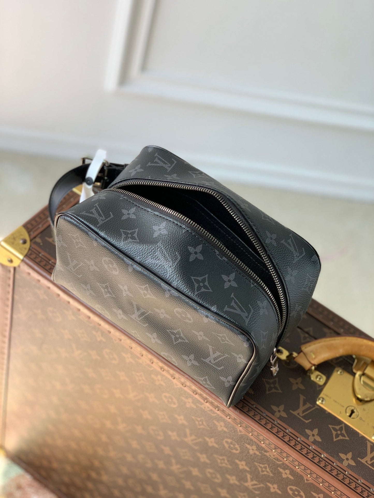 LOCKER DOPP KIT 23 IN BLACK MONOGRAM ECLIPSE CANVAS