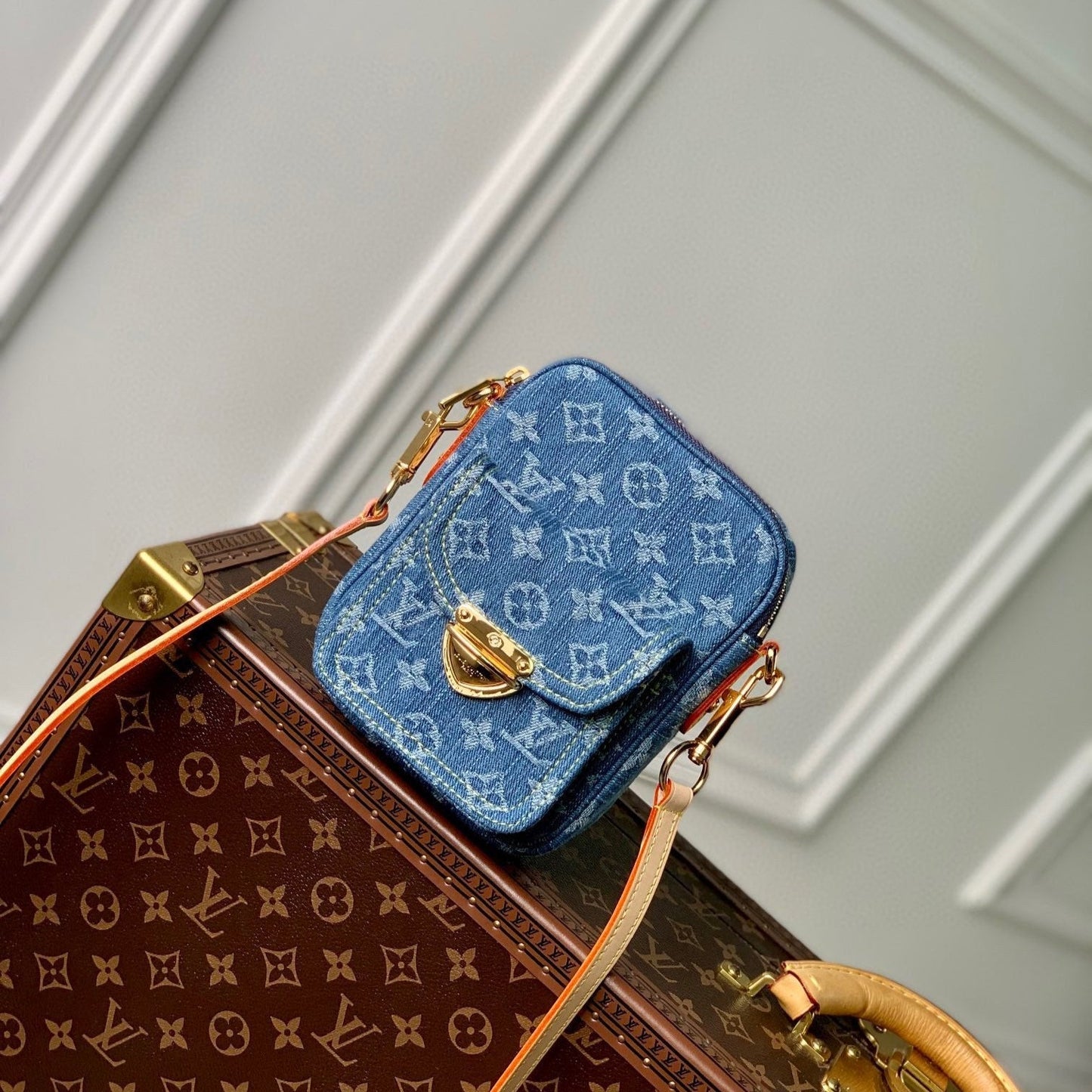 FAIRFAX POCHETTE 18 IN BLUE MONOGRAM DENIM GOLD HARDWARE