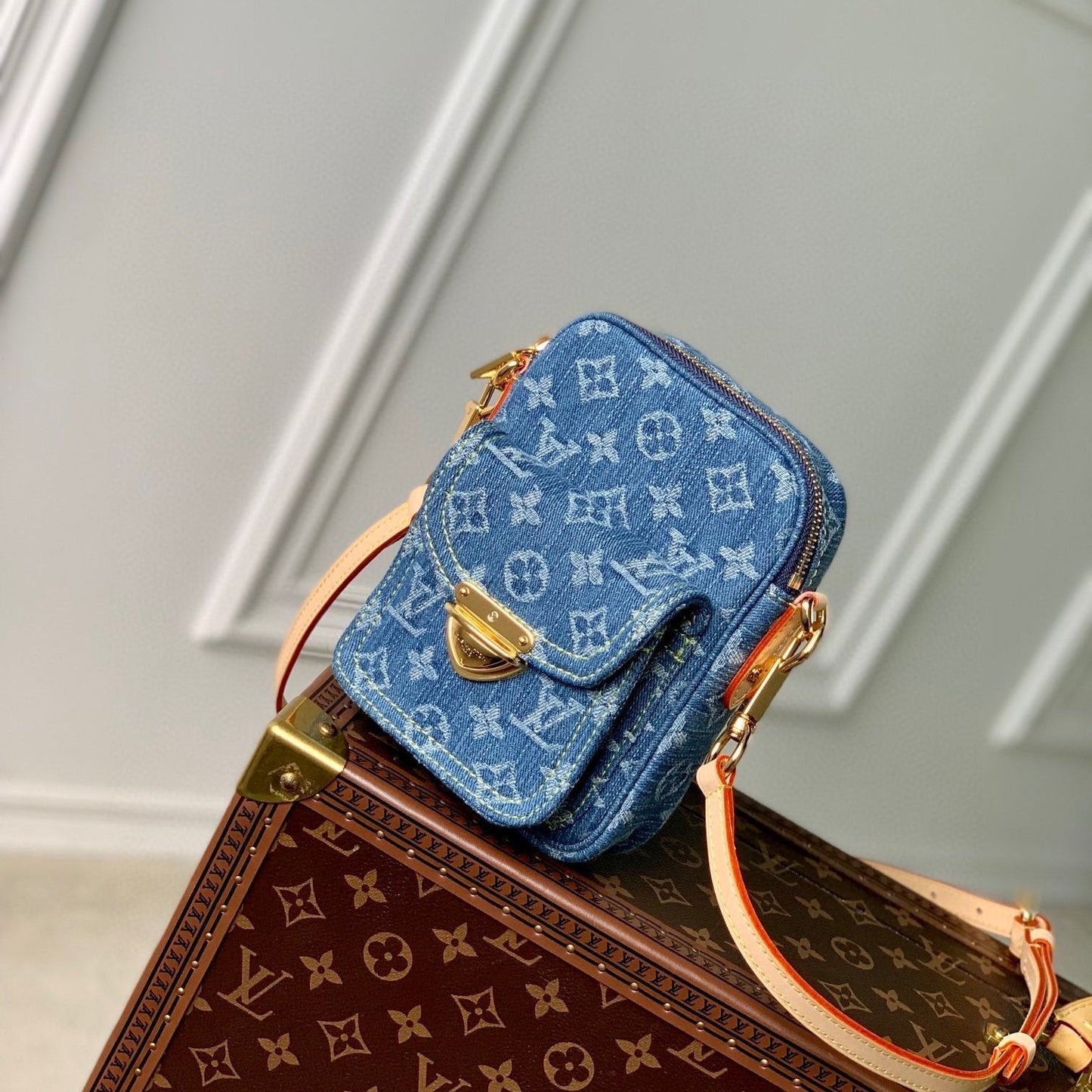 FAIRFAX POCHETTE 18 IN BLUE MONOGRAM DENIM GOLD HARDWARE