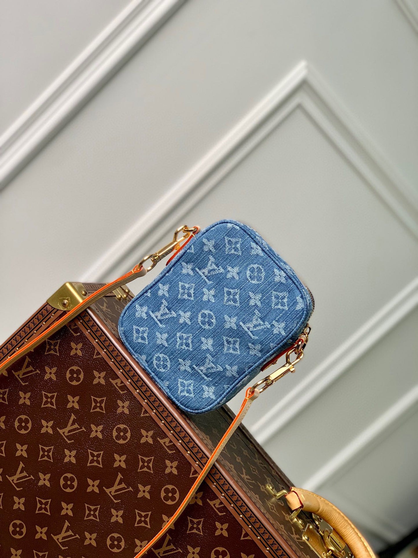 FAIRFAX POCHETTE 18 IN BLUE MONOGRAM DENIM GOLD HARDWARE