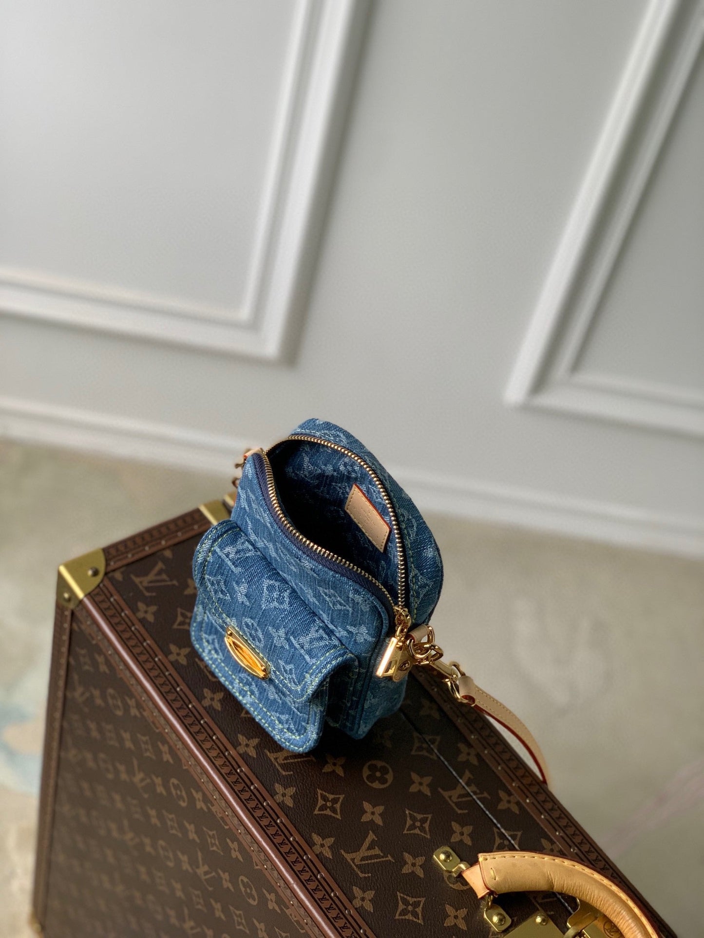 FAIRFAX POCHETTE 18 IN BLUE MONOGRAM DENIM GOLD HARDWARE