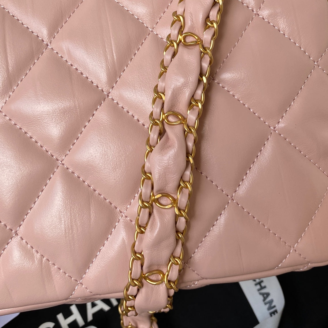 SMALL FLAP BAG 20 IN PEACH PINK LAMBSKIN GOLD HARDWARE