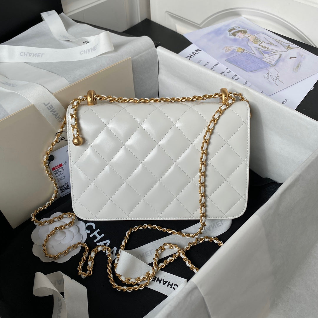 FLAP BAG 22 IN WHITE CALFSKIN WITH DOUBLE GOLD BALL