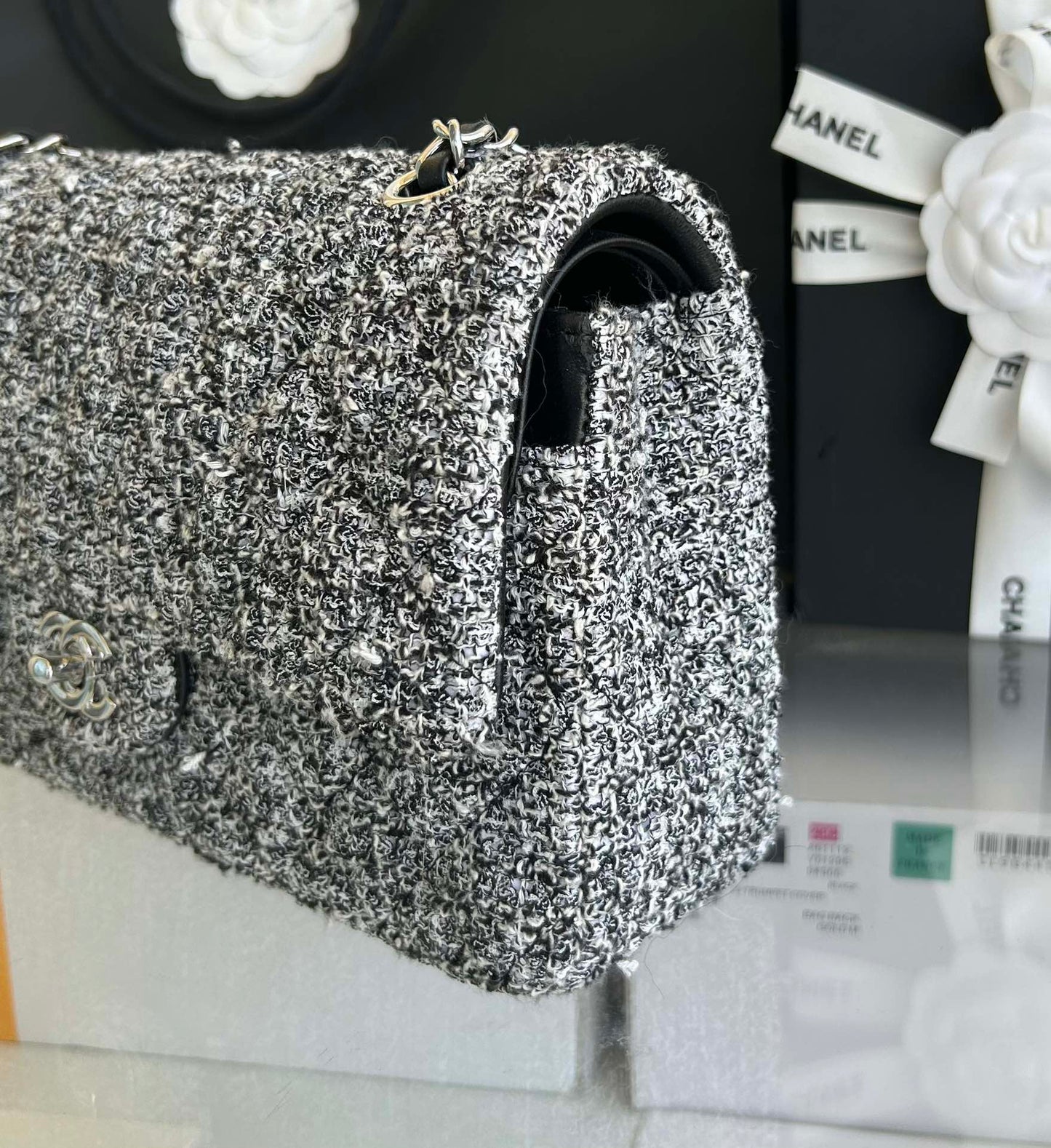 MEDIUM FLAP BAG 25 IN LIGHT GRAY TWEED SILVER HARDWARE