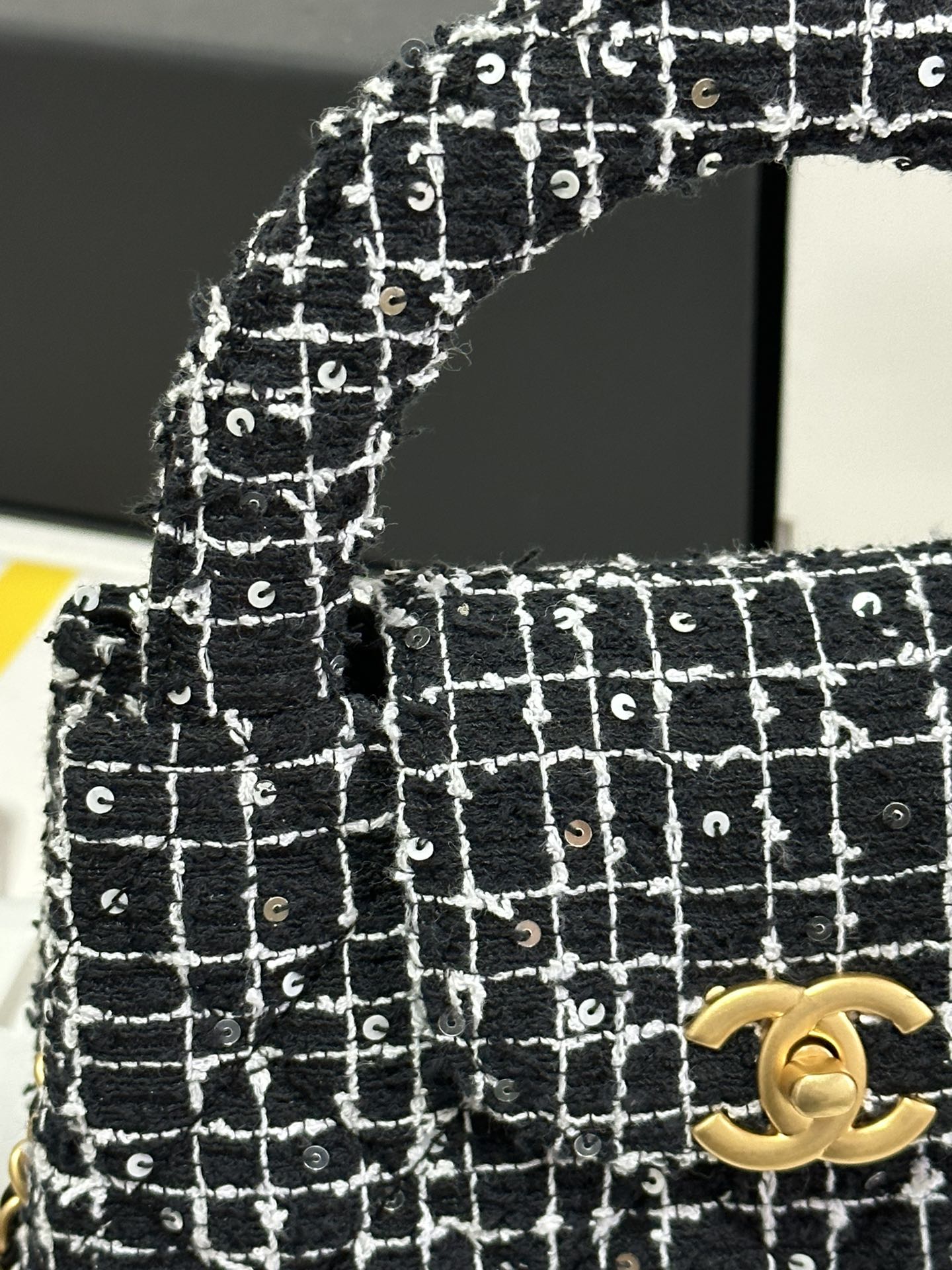 KELLY SHOPPING BAG 19 IN BLACK MIX WHITE TWEED GOLD HARDWARE