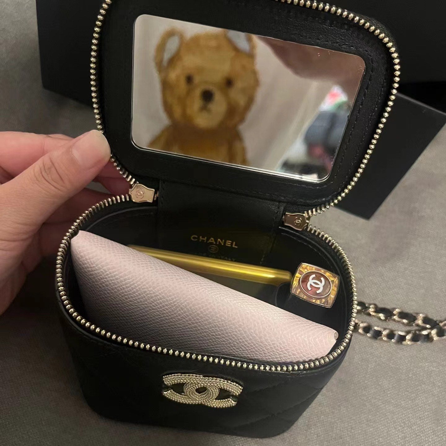 SMALL VANITY CASE 11 IN BLACK CALFSKIN GOLD HARDWARE