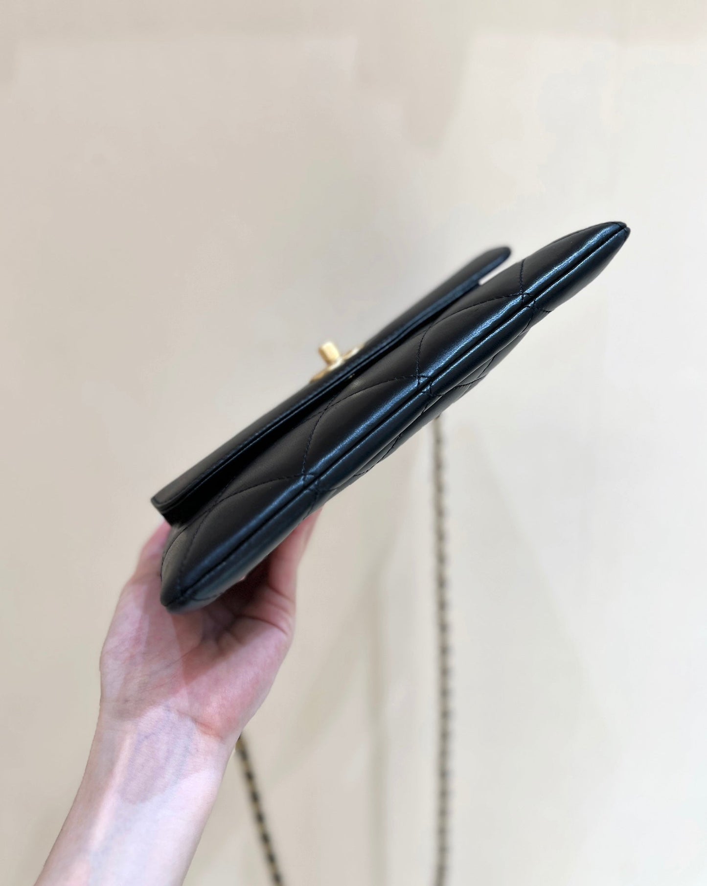 CLUTCH 25 IN BLACK SHEEPSKIN GOLD HARDWARE