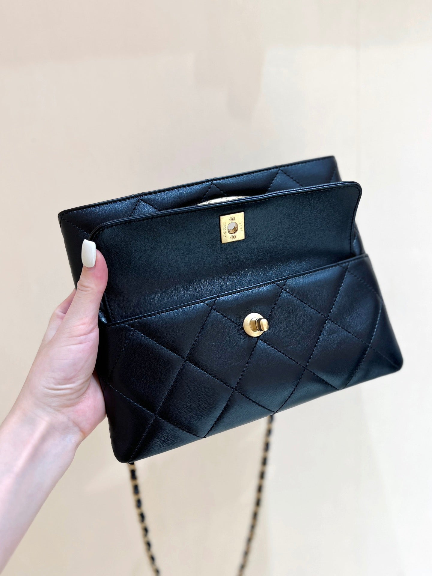 CLUTCH 25 IN BLACK SHEEPSKIN GOLD HARDWARE